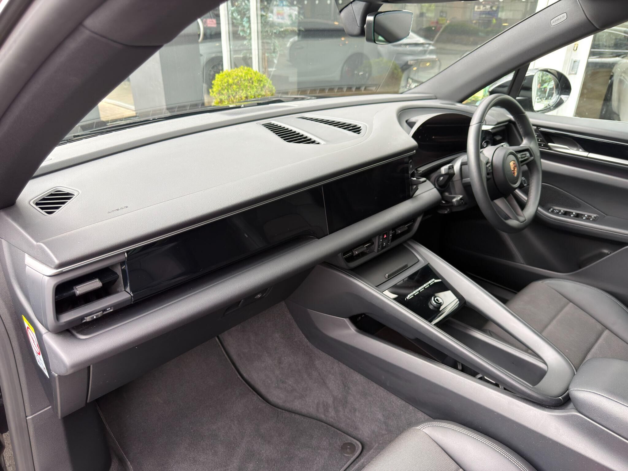 Porsche Macan Macan Gallery Image