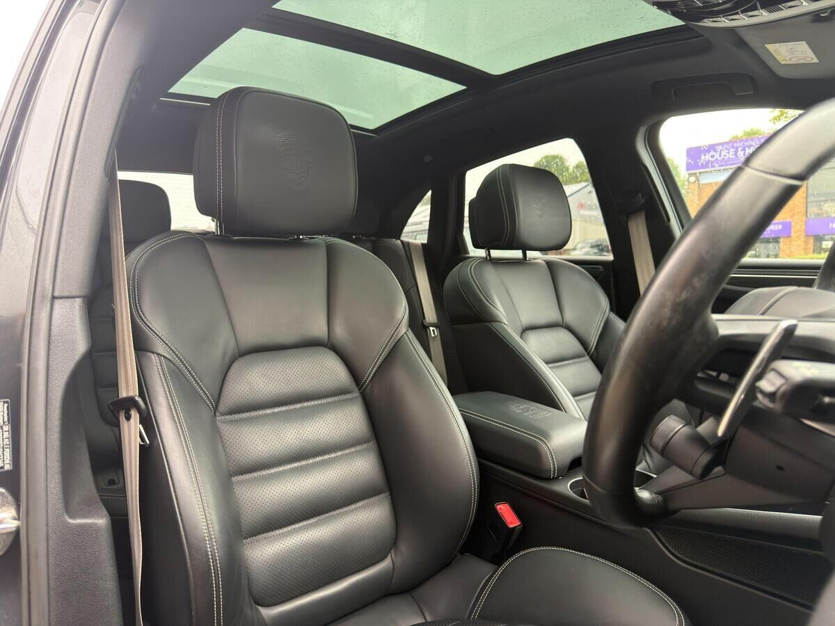 Porsche Macan Macan Gallery Image