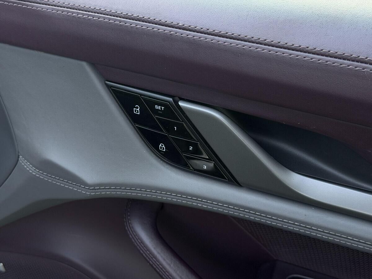 Porsche Taycan Taycan Gallery Image