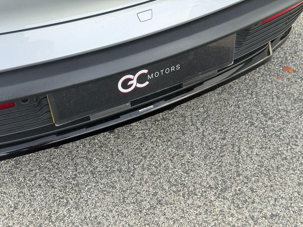 Porsche Taycan Taycan Gallery Image