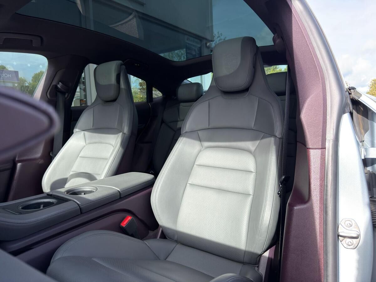 Porsche Taycan Taycan Gallery Image