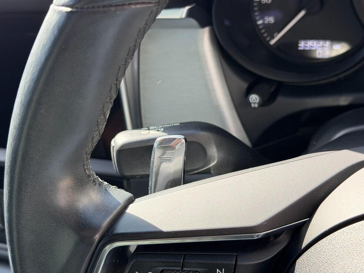 Porsche Macan Macan Gallery Image