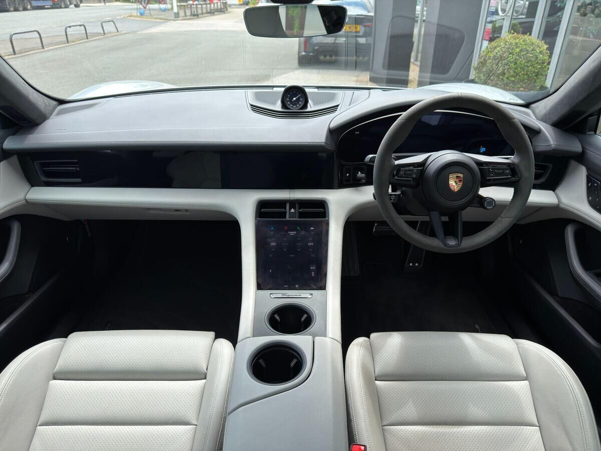 Porsche Taycan Taycan Gallery Image