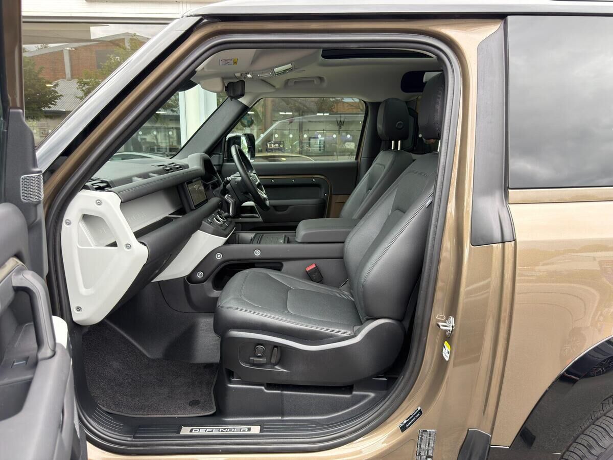 Land Rover Defender 90 Defender 90 Gallery Image