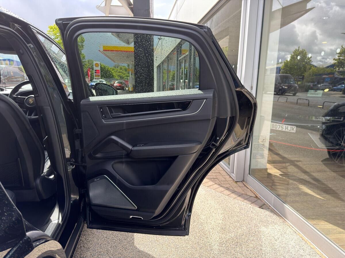 Porsche Cayenne Cayenne Gallery Image