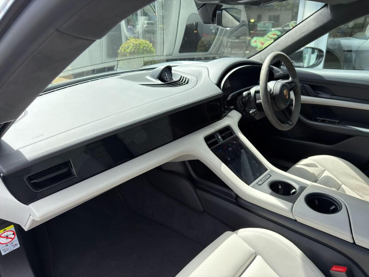 Porsche Taycan Taycan Gallery Image
