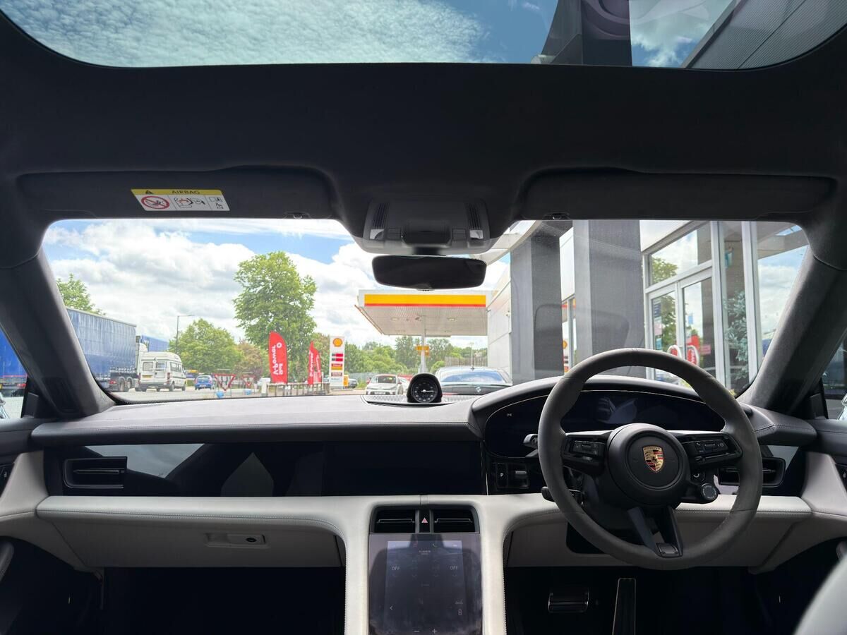 Porsche Taycan Taycan Gallery Image