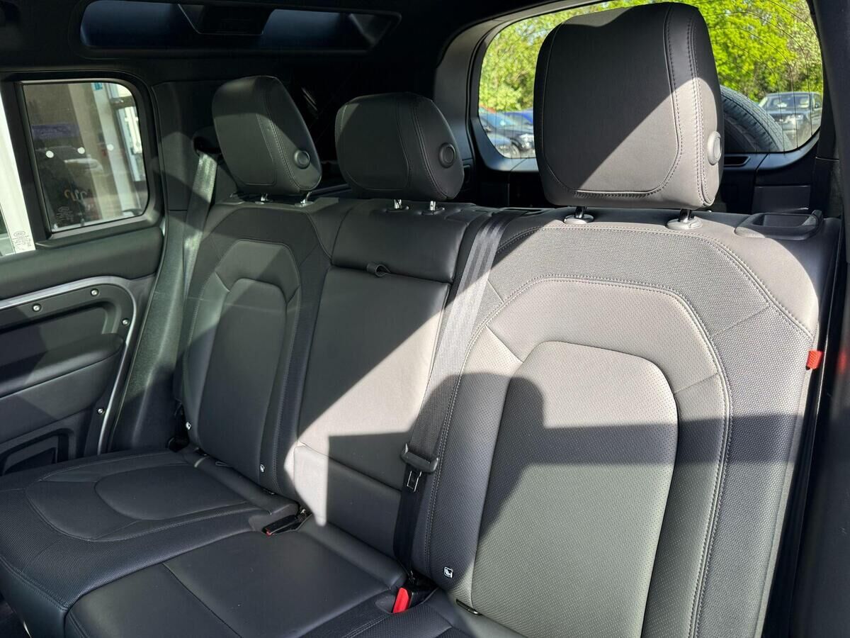 Land Rover Defender 110 Defender 110 Gallery Image
